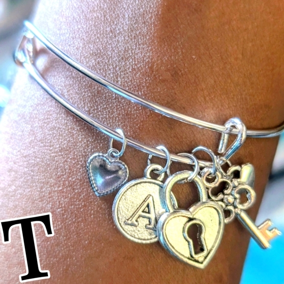bite & pout "T" Silver Initial Bangle - Picture 1 of 5